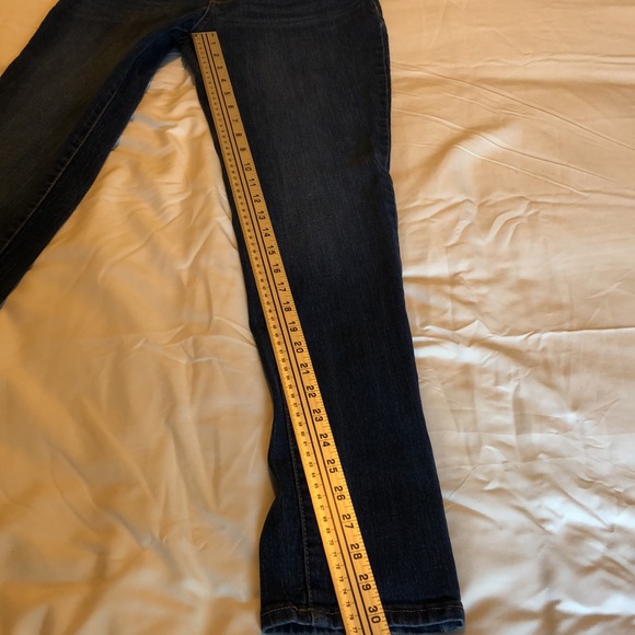 Women’s size 6 Long old navy mid-rise blue jeans - Picture 4 of 10